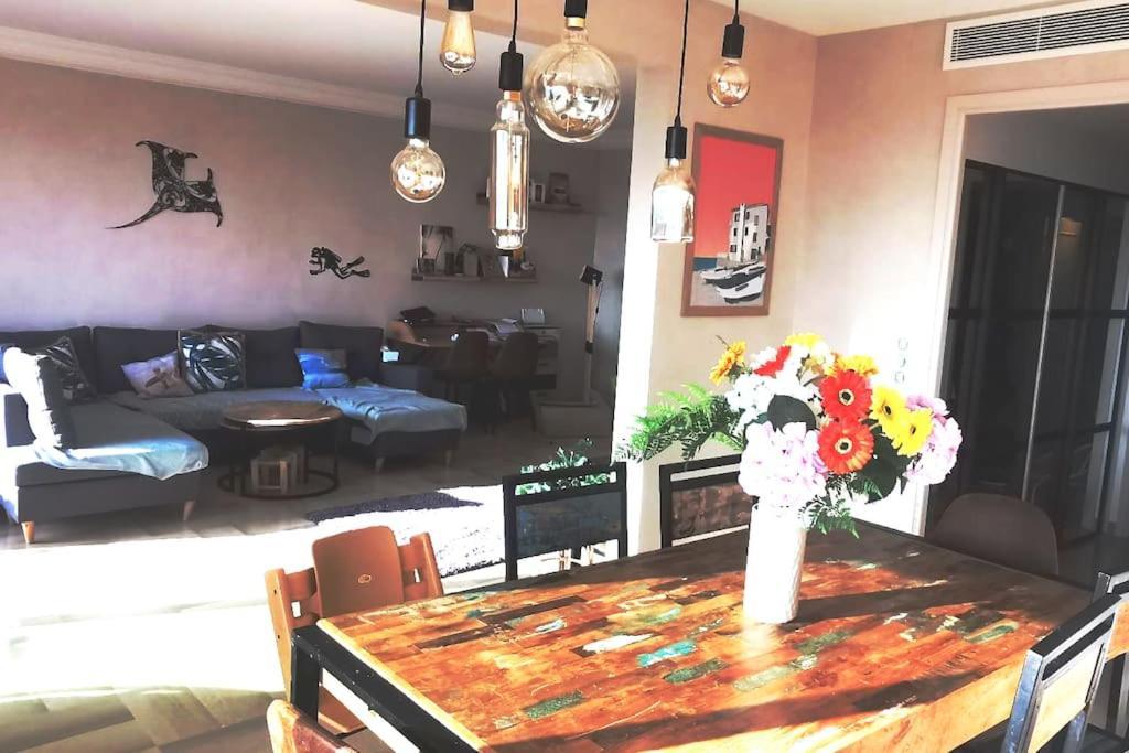 Appartement Nice Centre Vue Mer Avec Piscine Pour Famille, Couple D'Amis Pas De Groupes De Jeunes Autorises Exterior foto